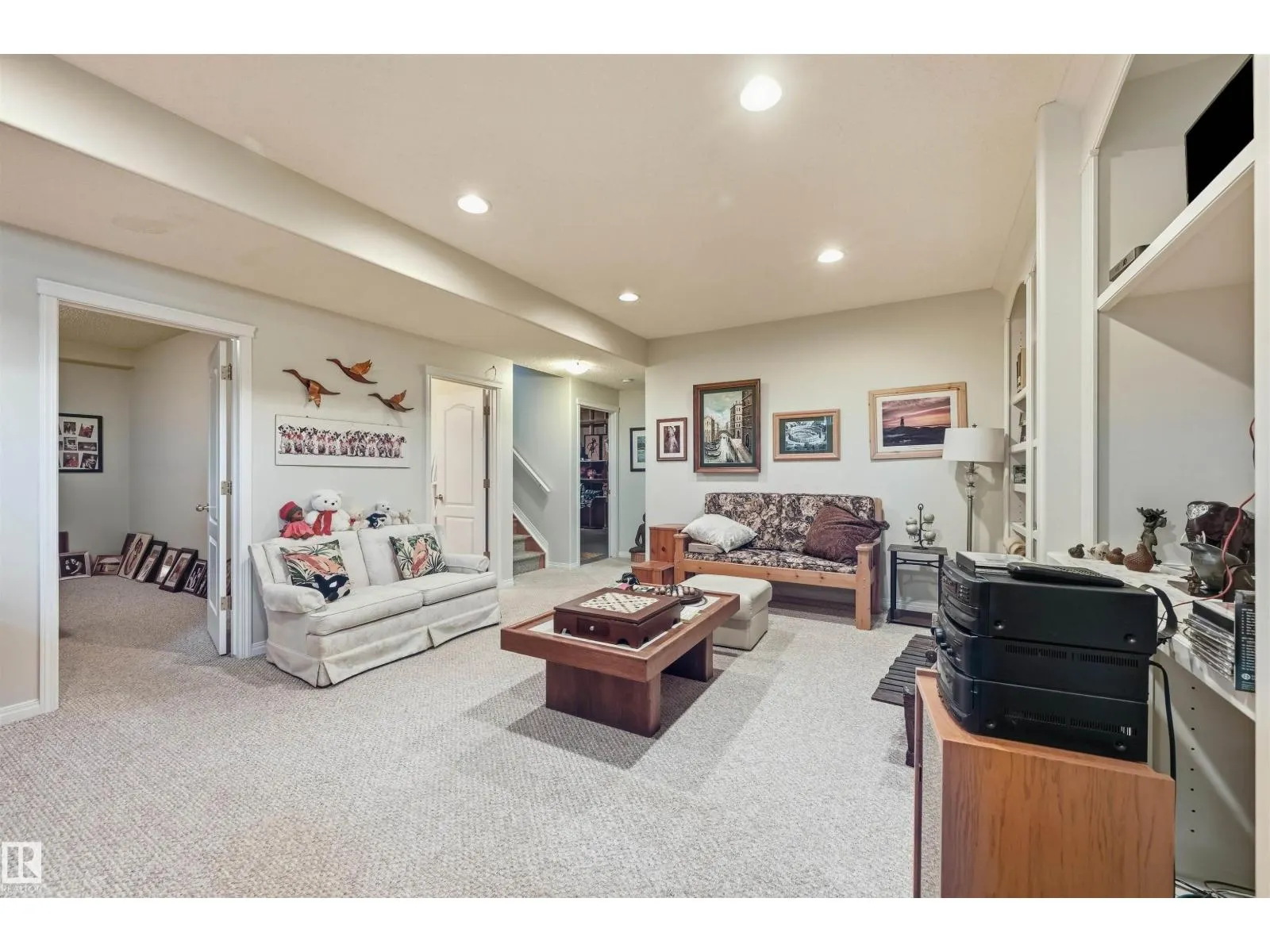 #11 170 KINGSWOOD BV