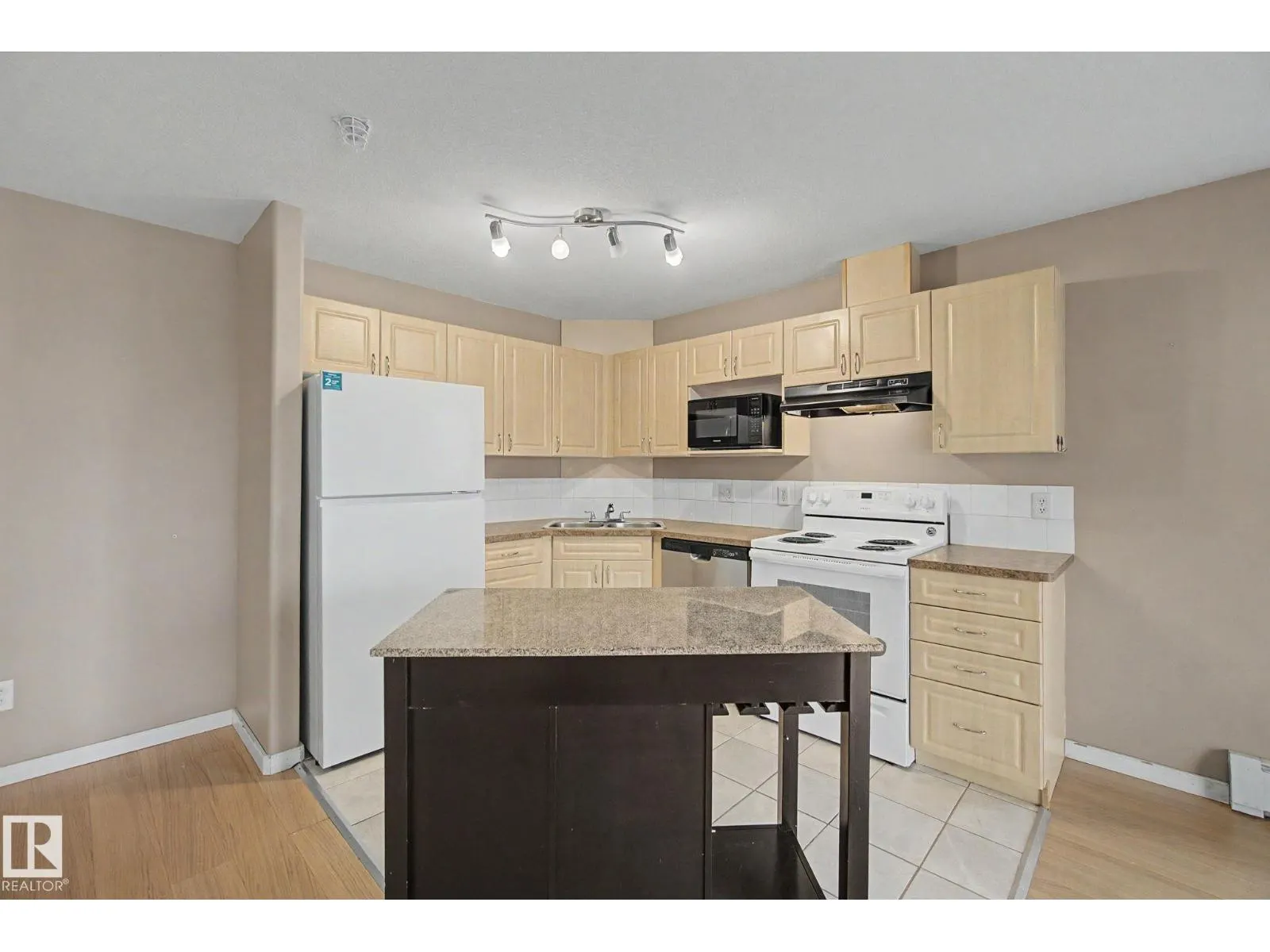 #323 240 SPRUCE RIDGE RD