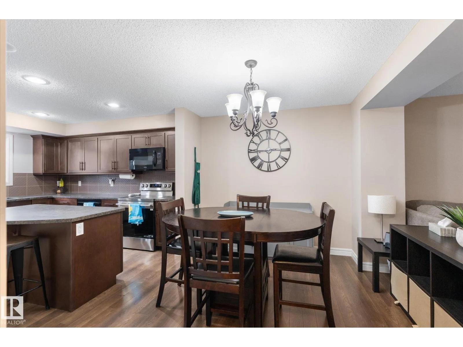 16 MEADOWLAND CR