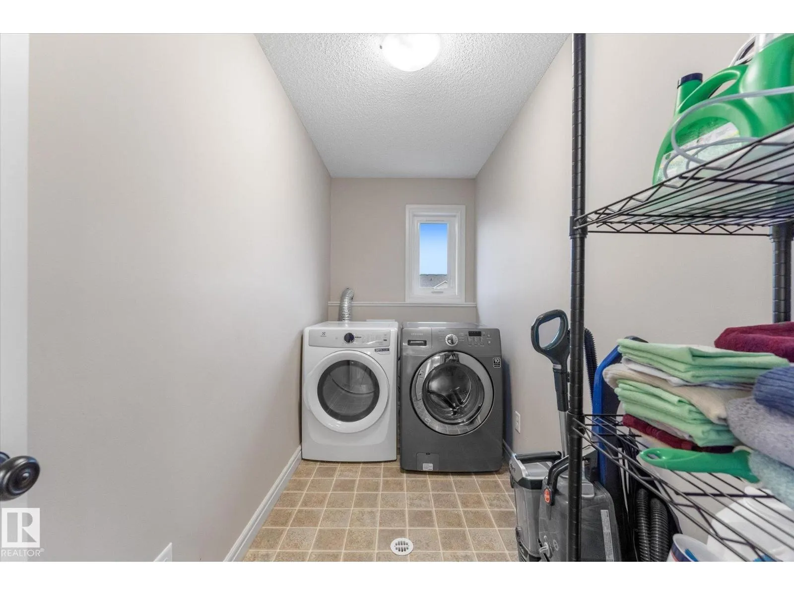 16 MEADOWLAND CR