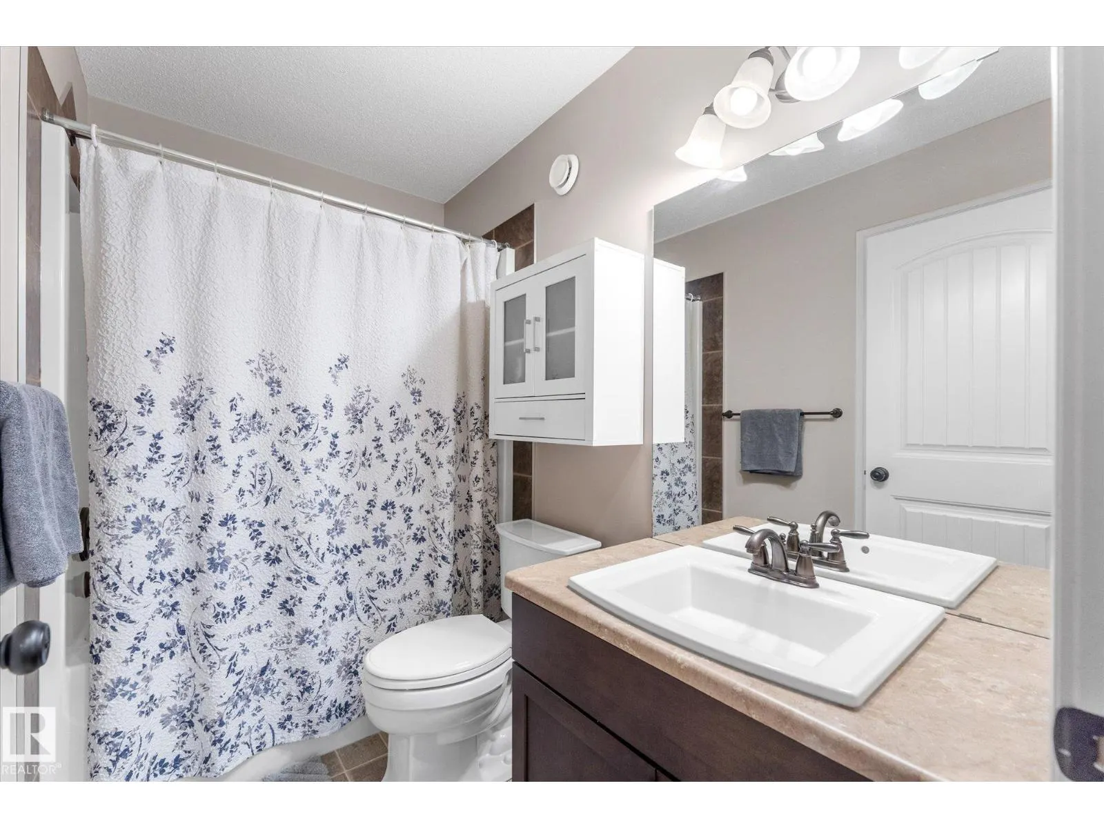 16 MEADOWLAND CR