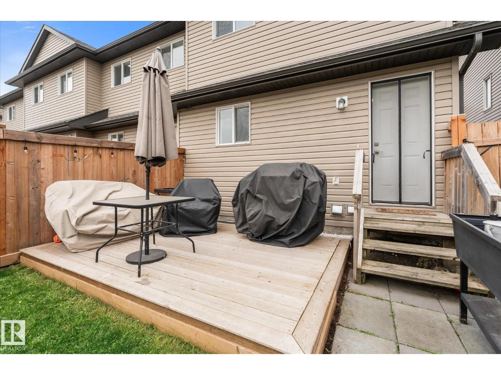 16 MEADOWLAND CR