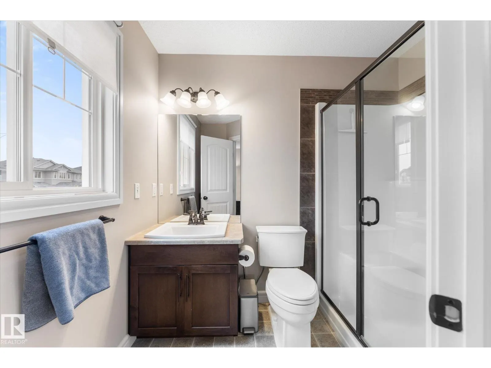 16 MEADOWLAND CR