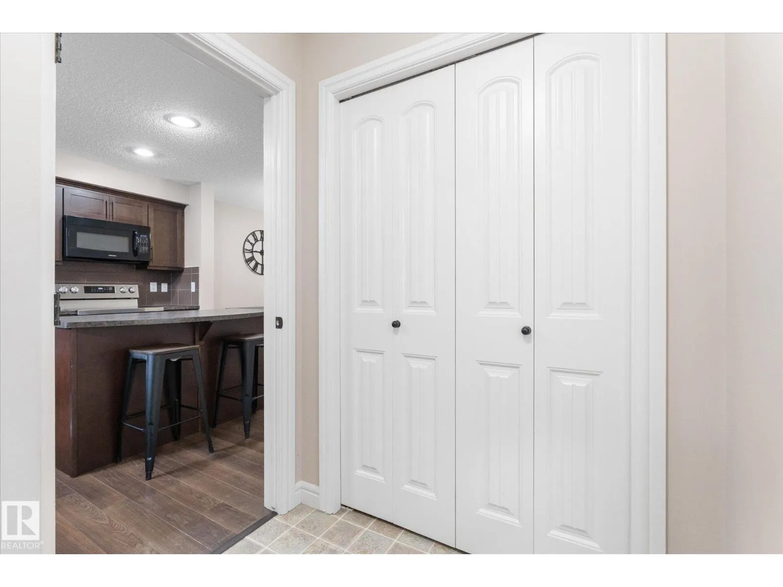 16 MEADOWLAND CR
