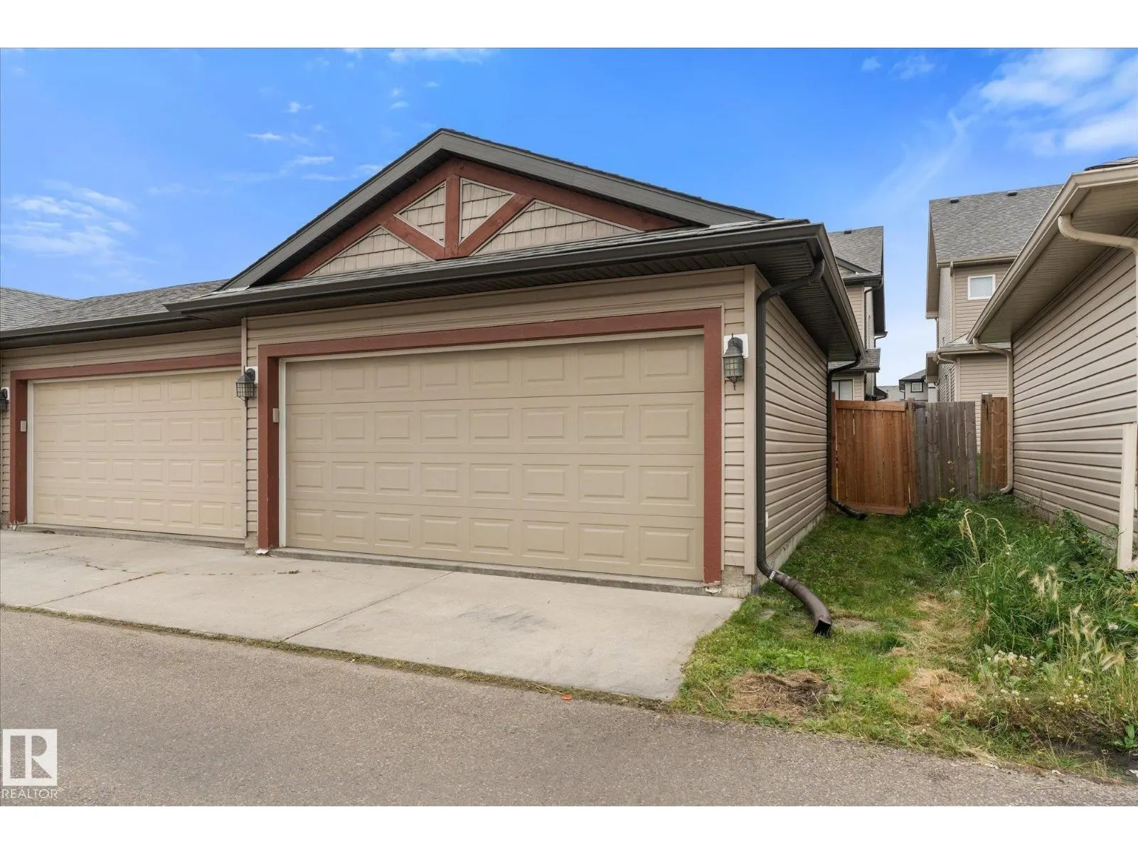 16 MEADOWLAND CR