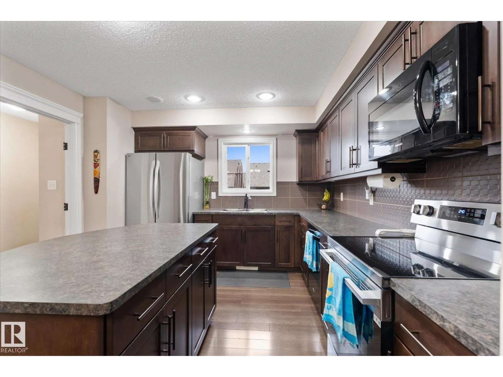 16 MEADOWLAND CR