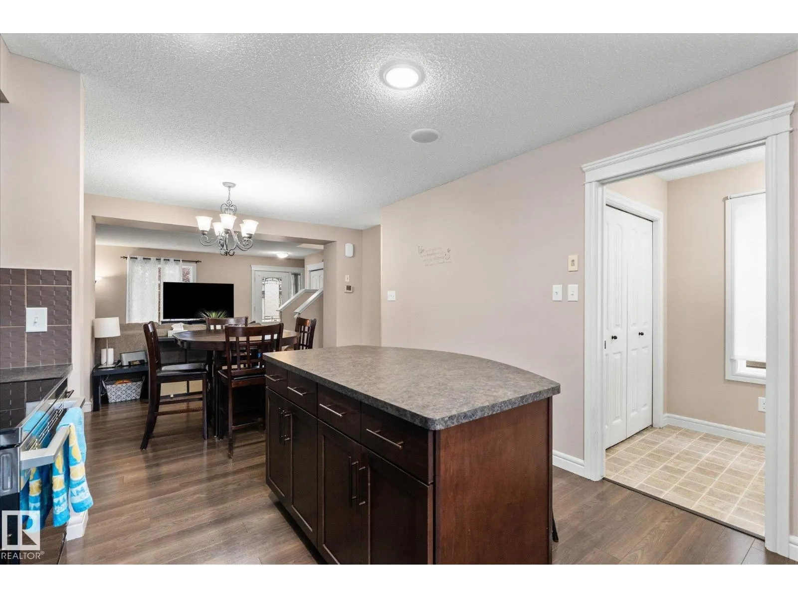 16 MEADOWLAND CR