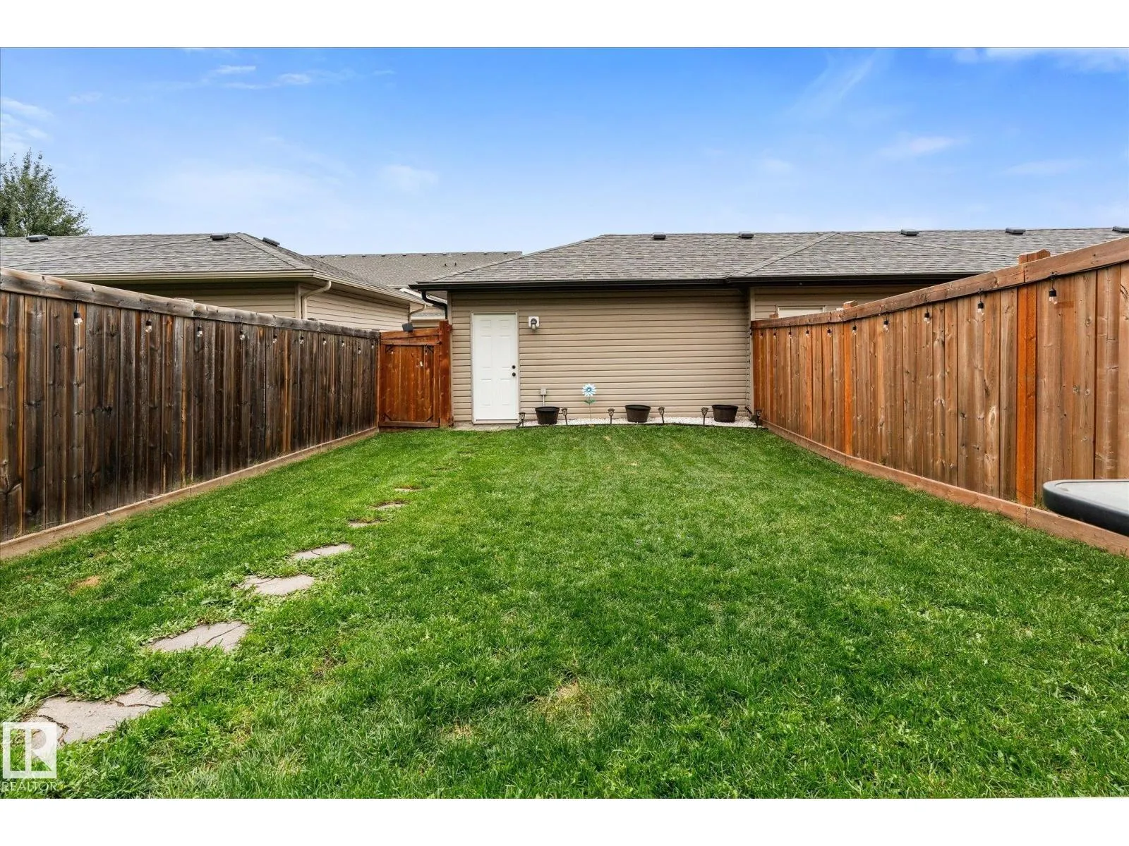 16 MEADOWLAND CR