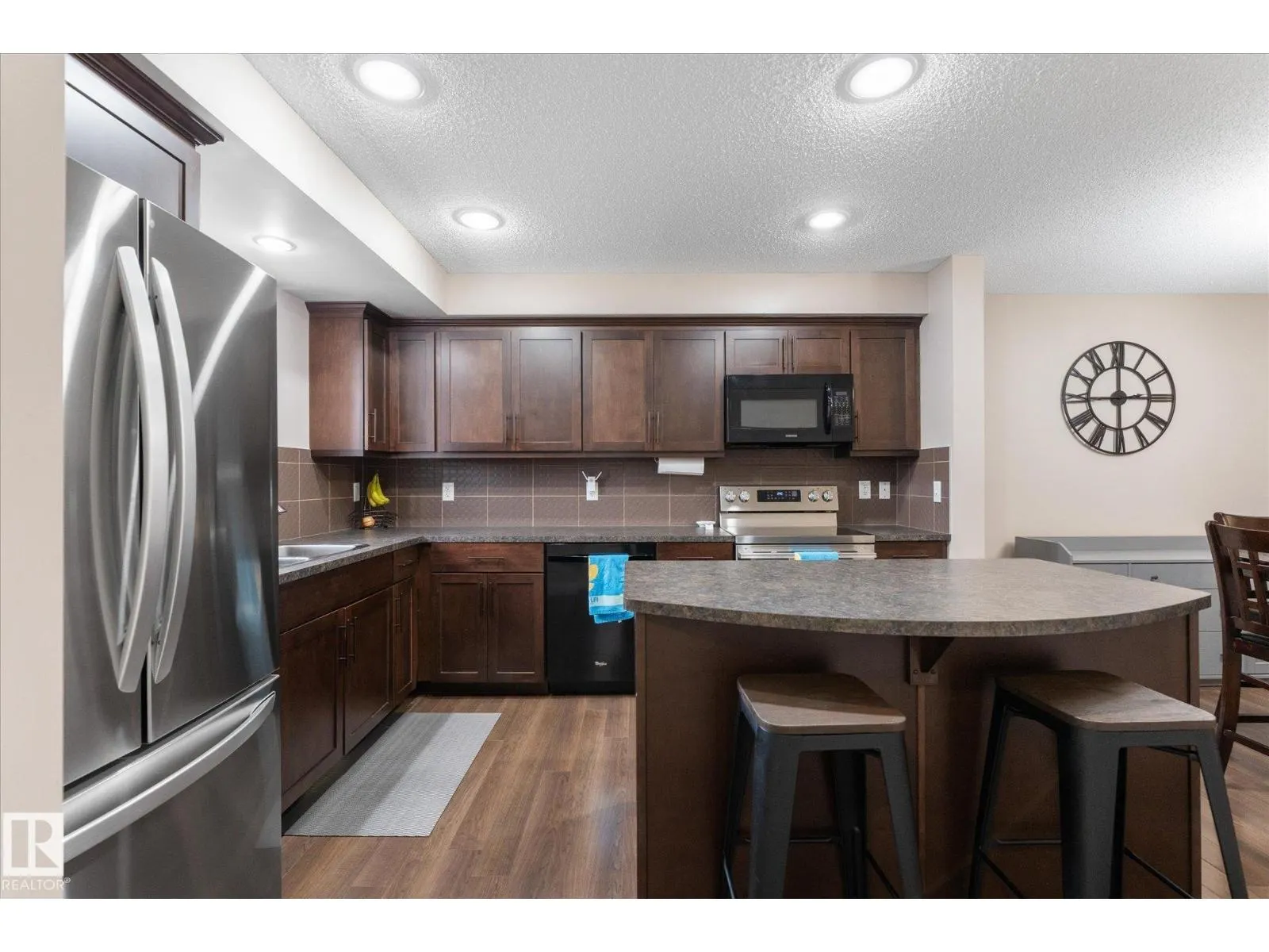 16 MEADOWLAND CR