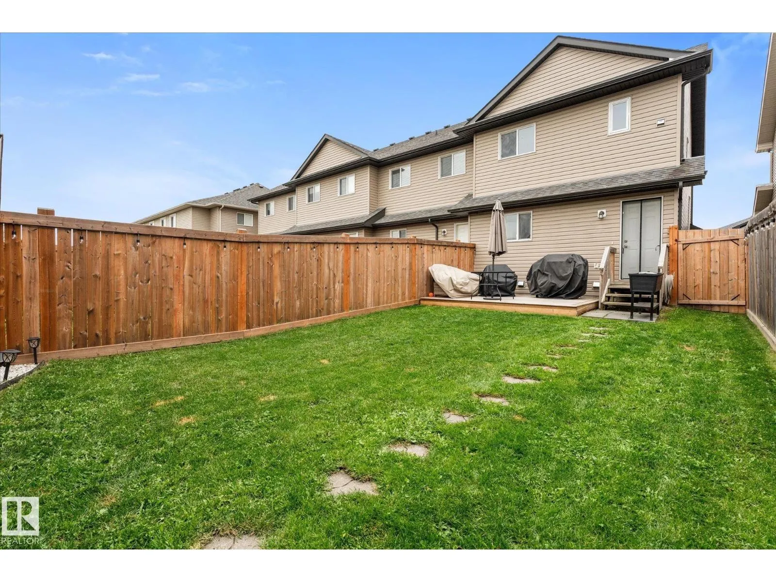 16 MEADOWLAND CR