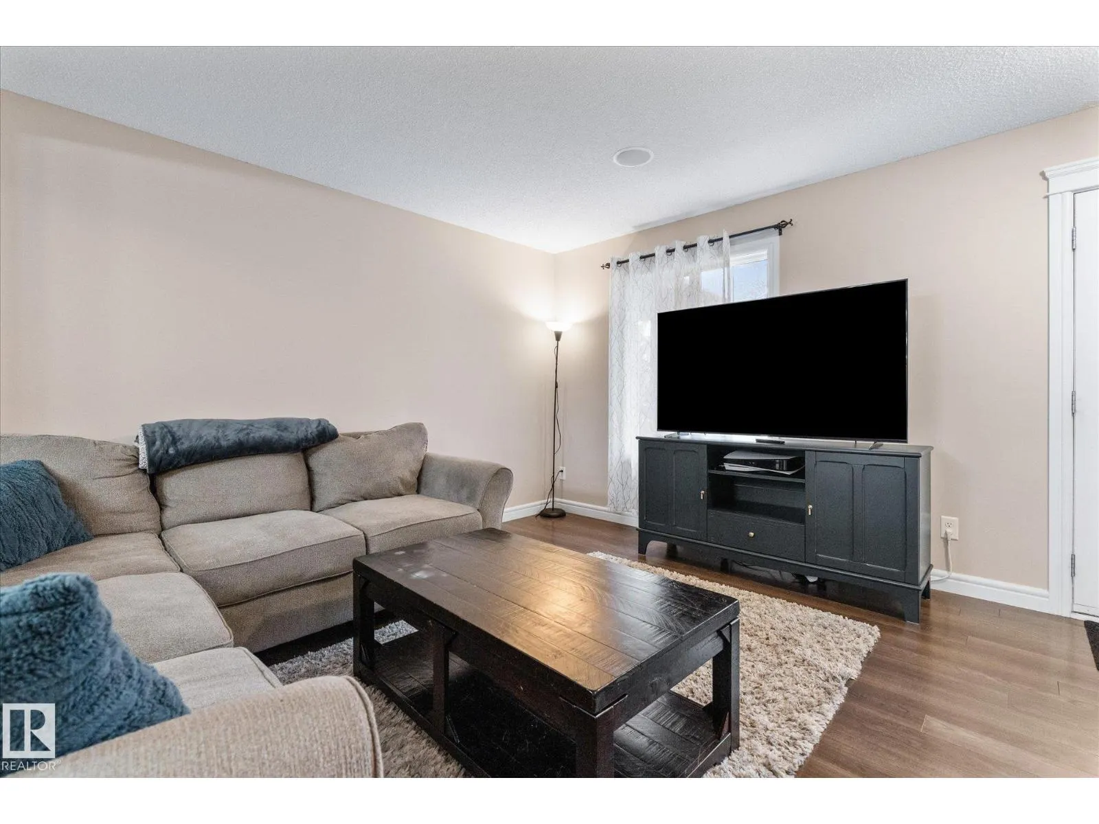 16 MEADOWLAND CR