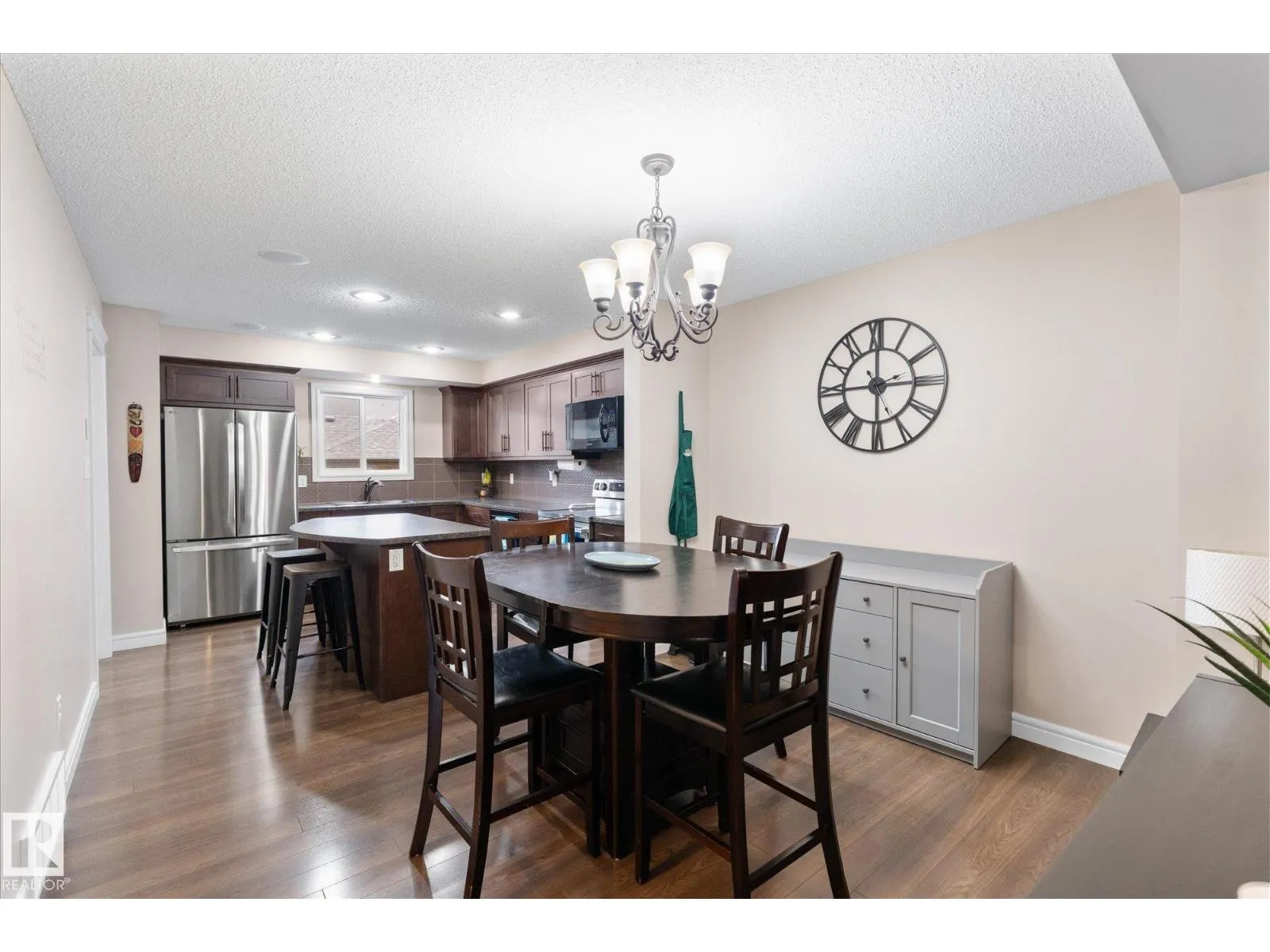 16 MEADOWLAND CR