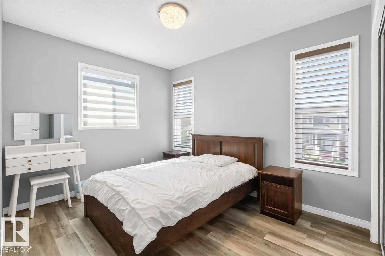 424 SIMMONDS WY