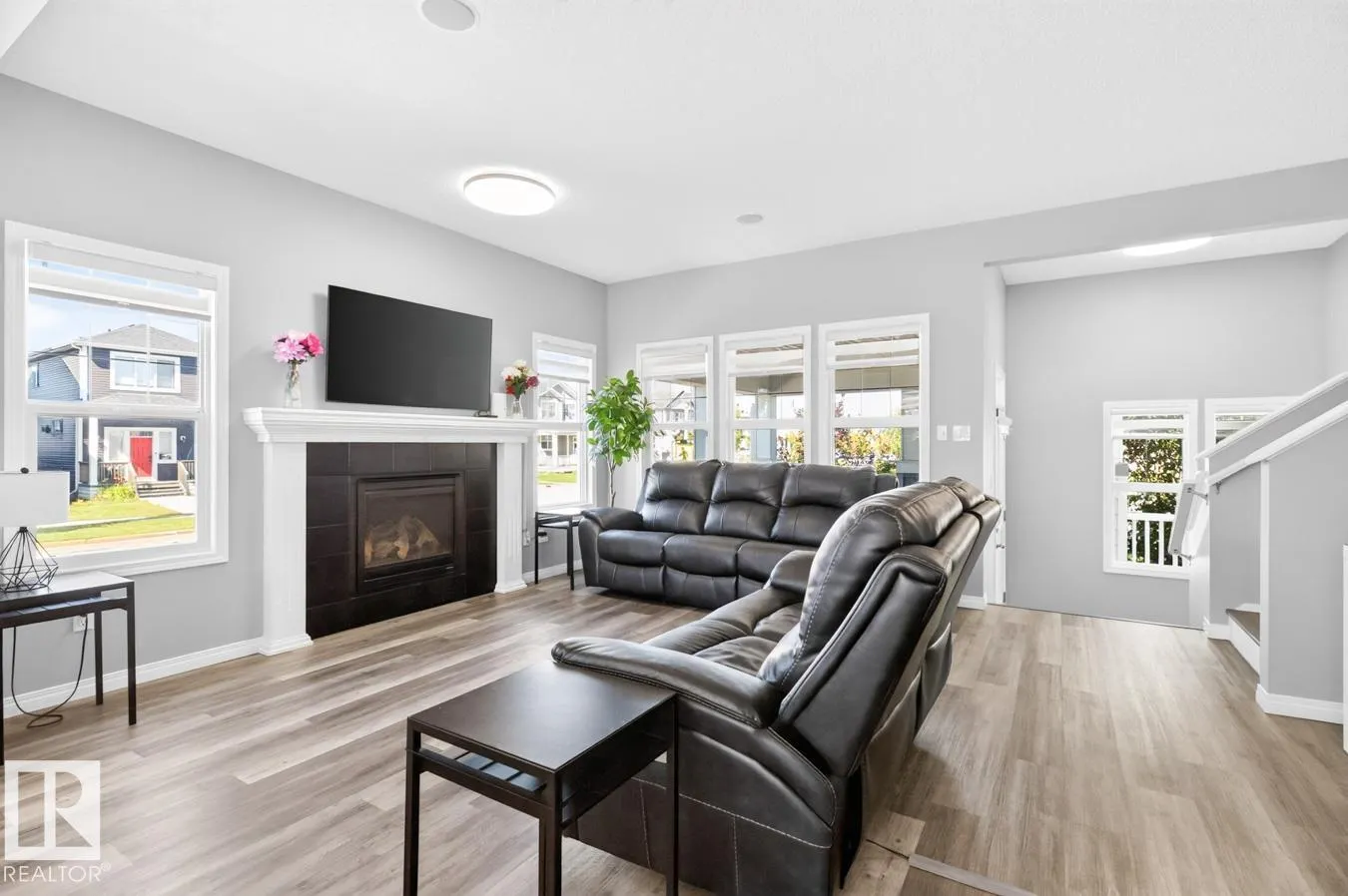 424 SIMMONDS WY