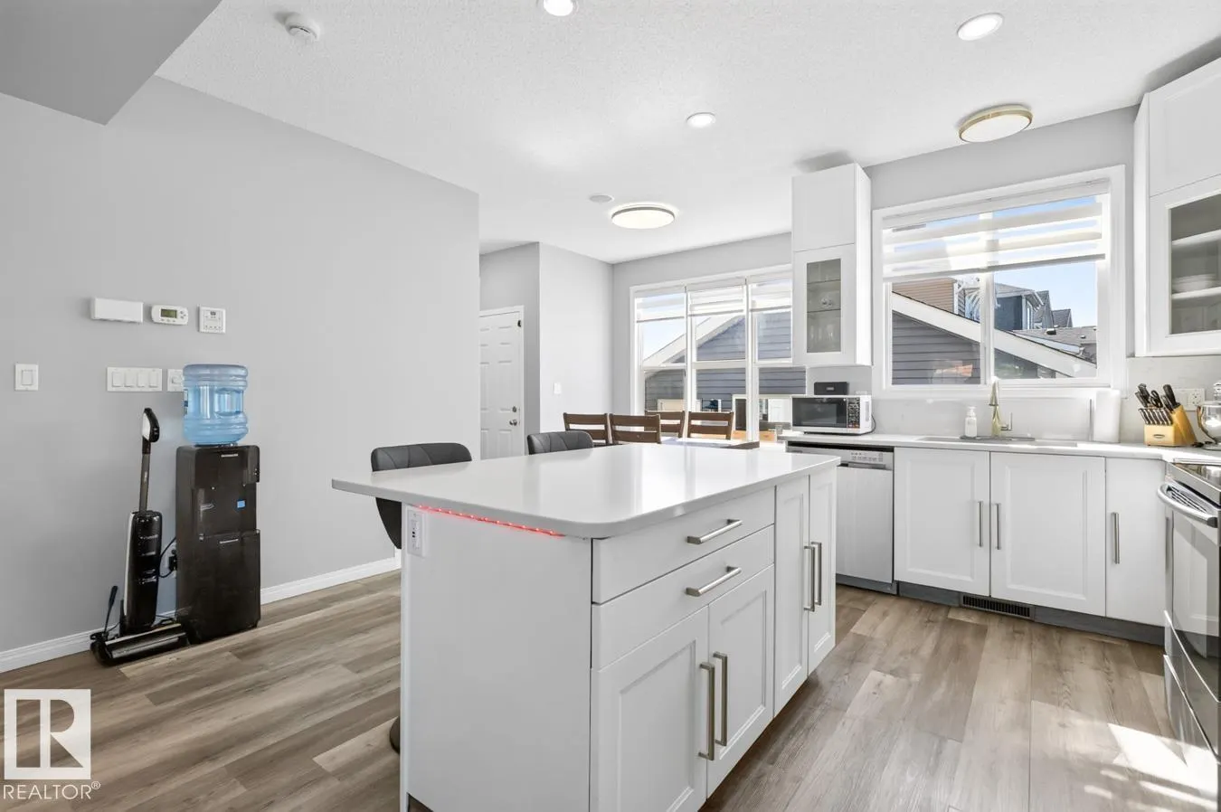 424 SIMMONDS WY