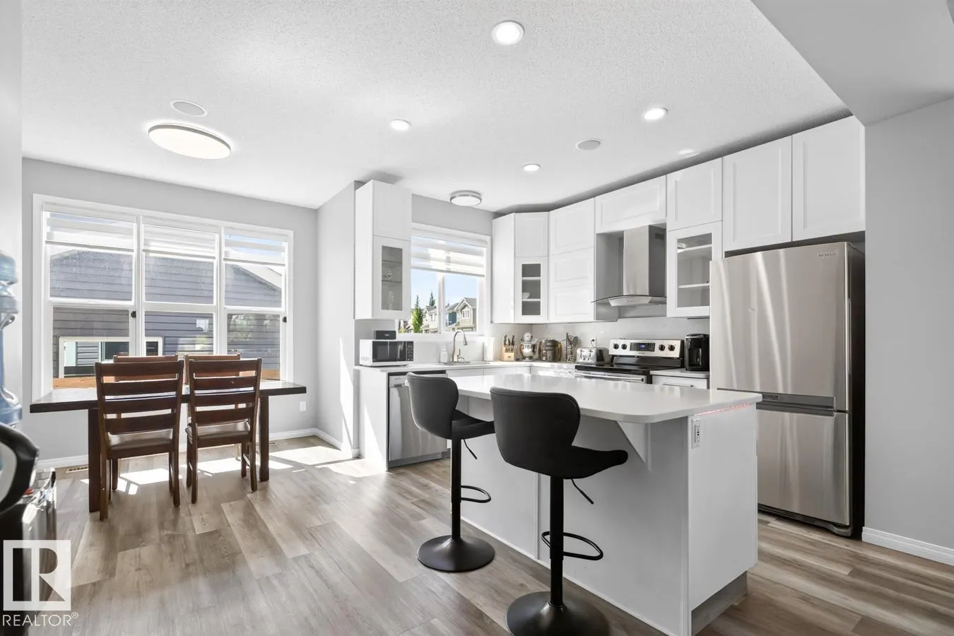 424 SIMMONDS WY