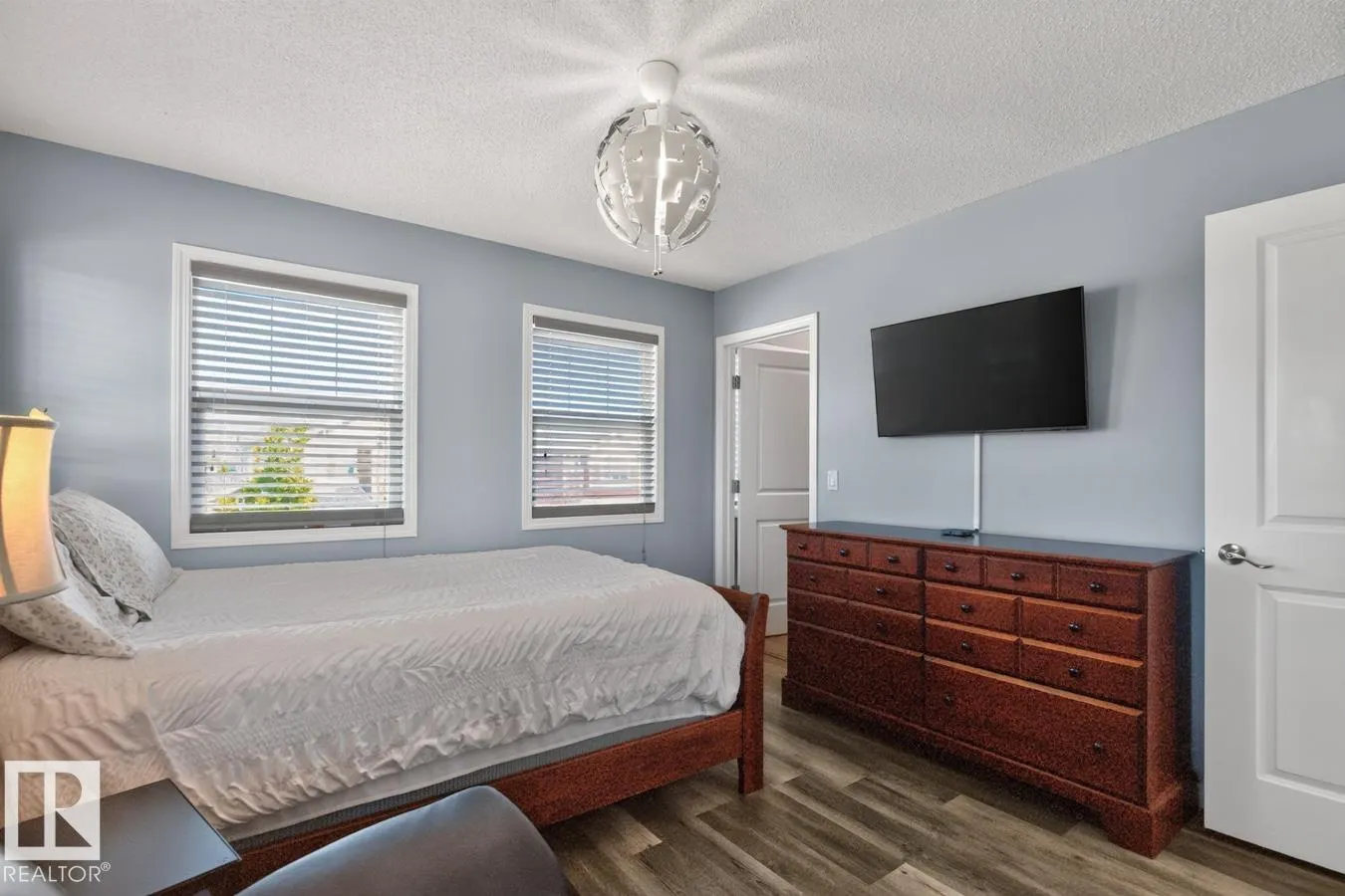 424 SIMMONDS WY