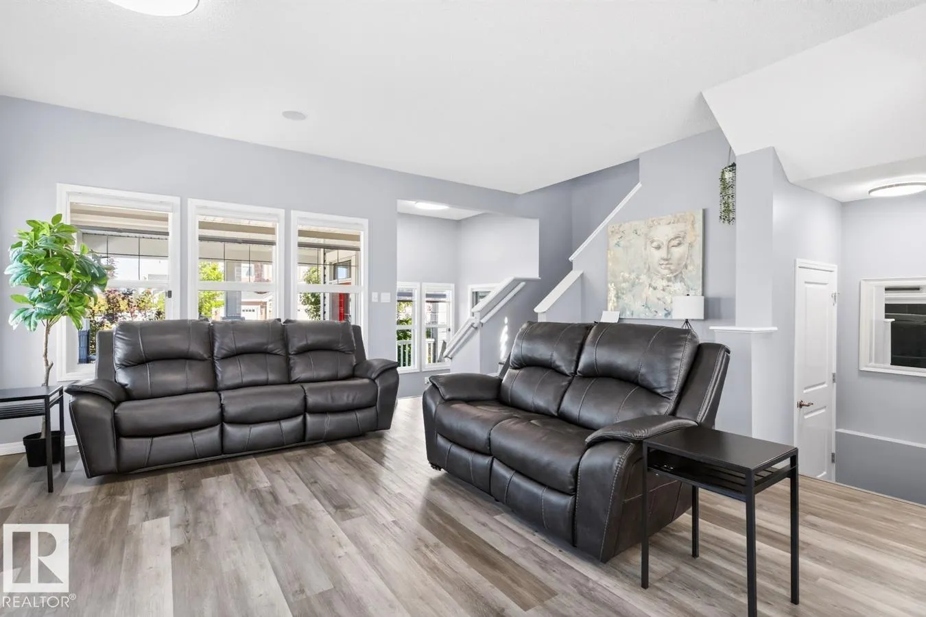 424 SIMMONDS WY