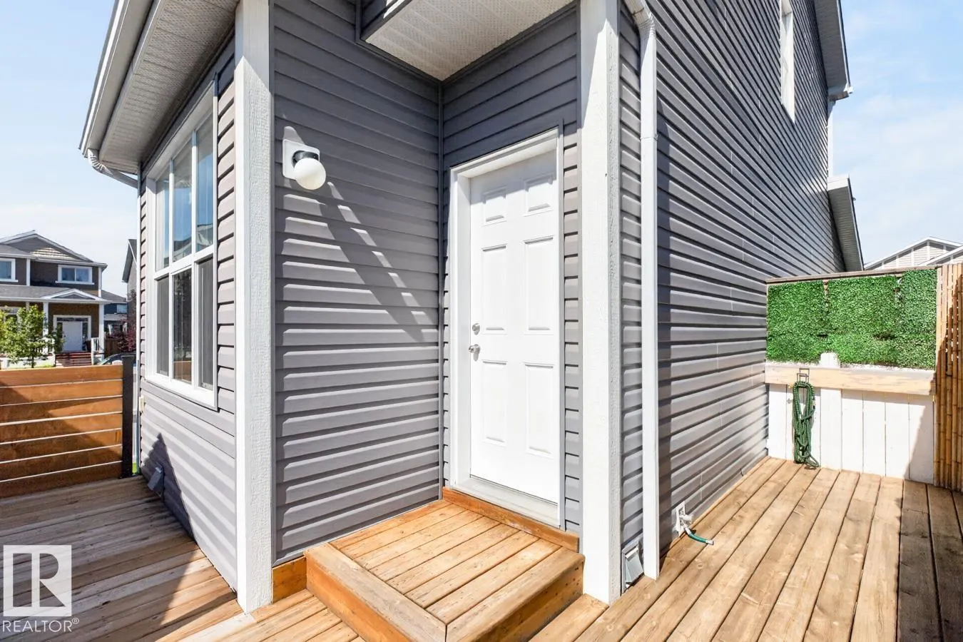 424 SIMMONDS WY