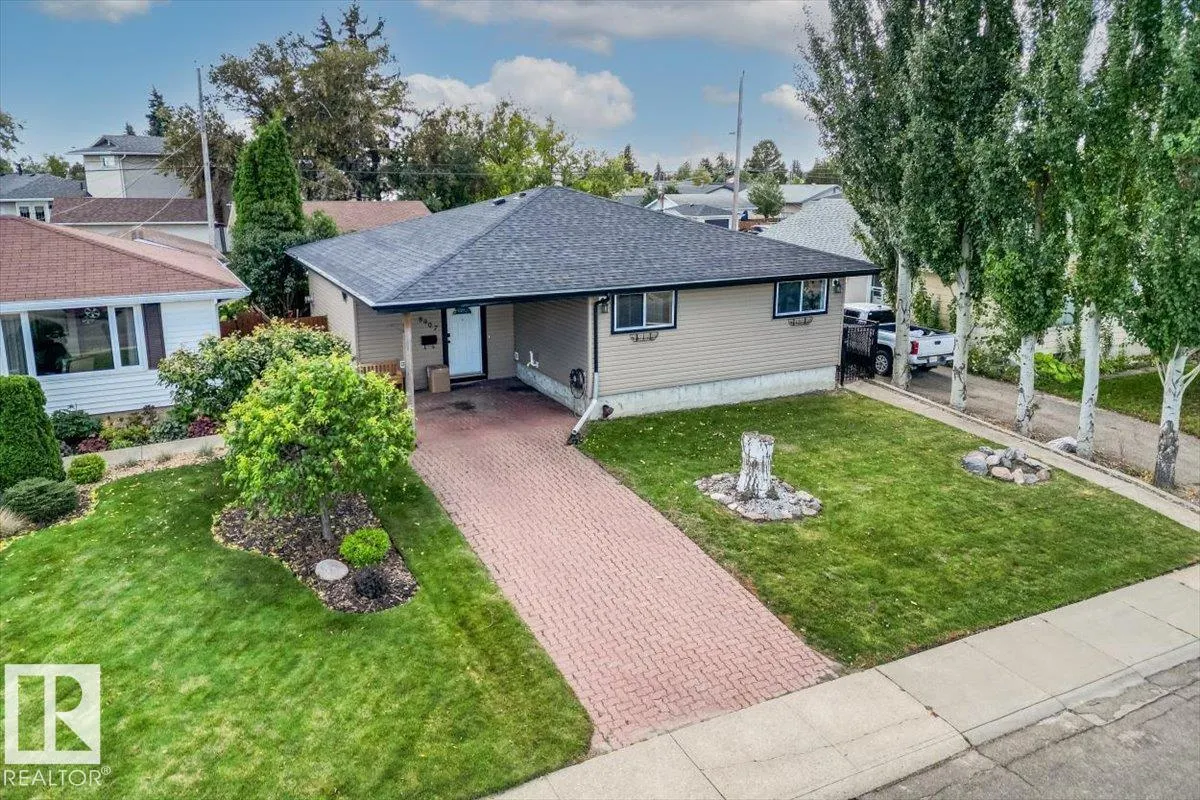 8907 136 AV NW