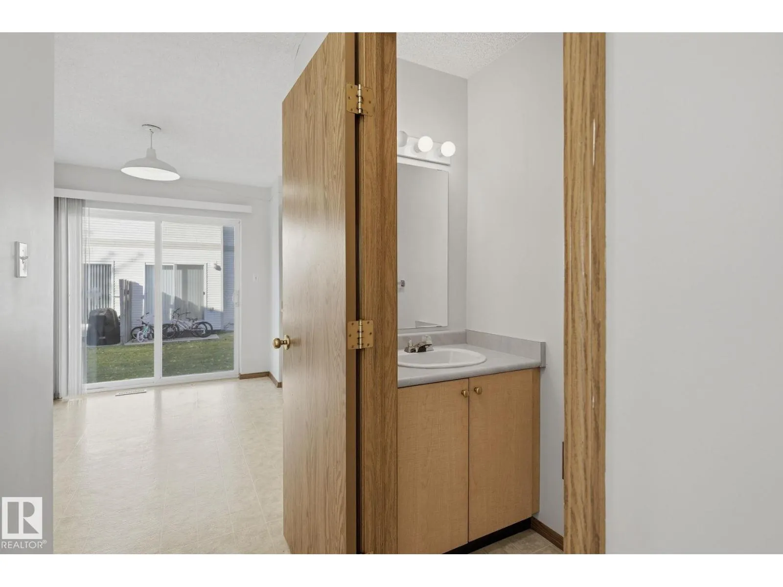 #408 610 KING ST