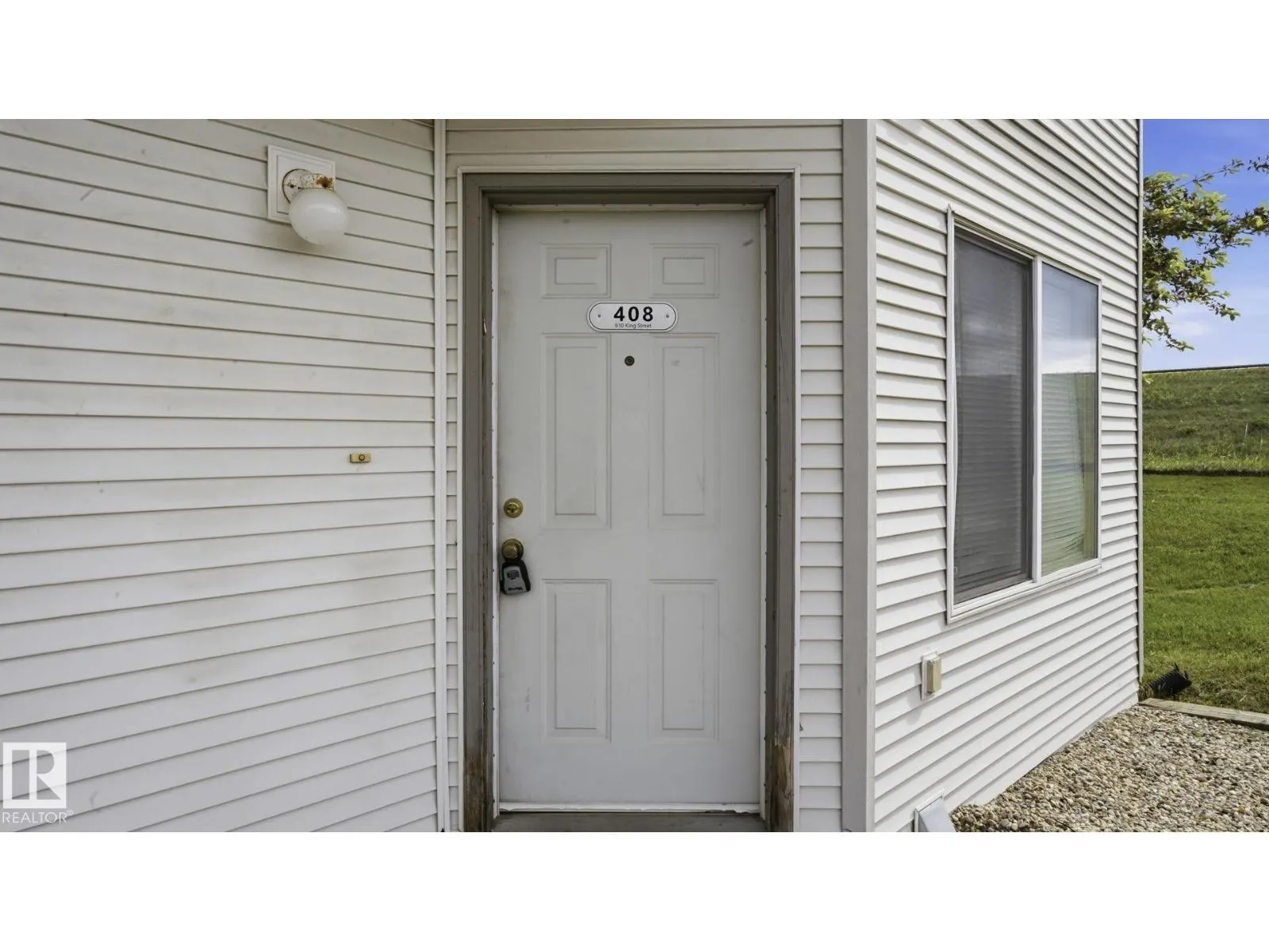 #408 610 KING ST