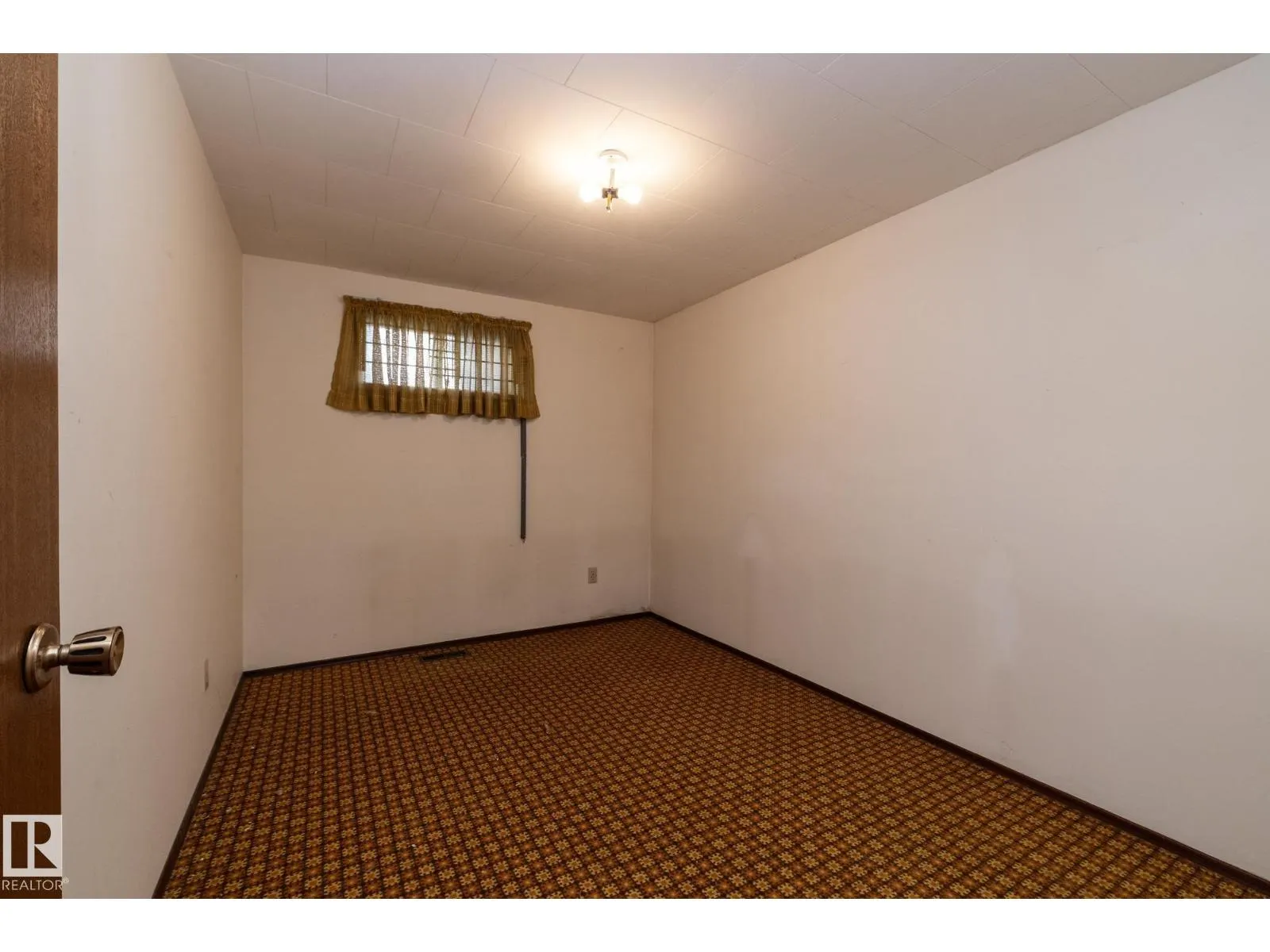 11322 52 ST NW
