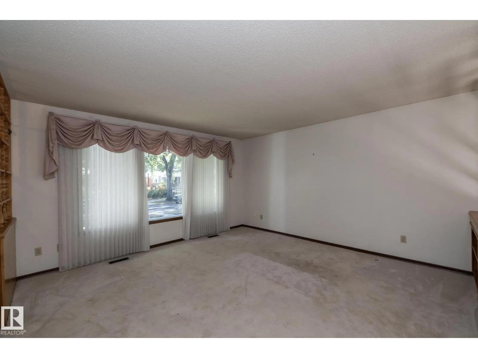 11322 52 ST NW