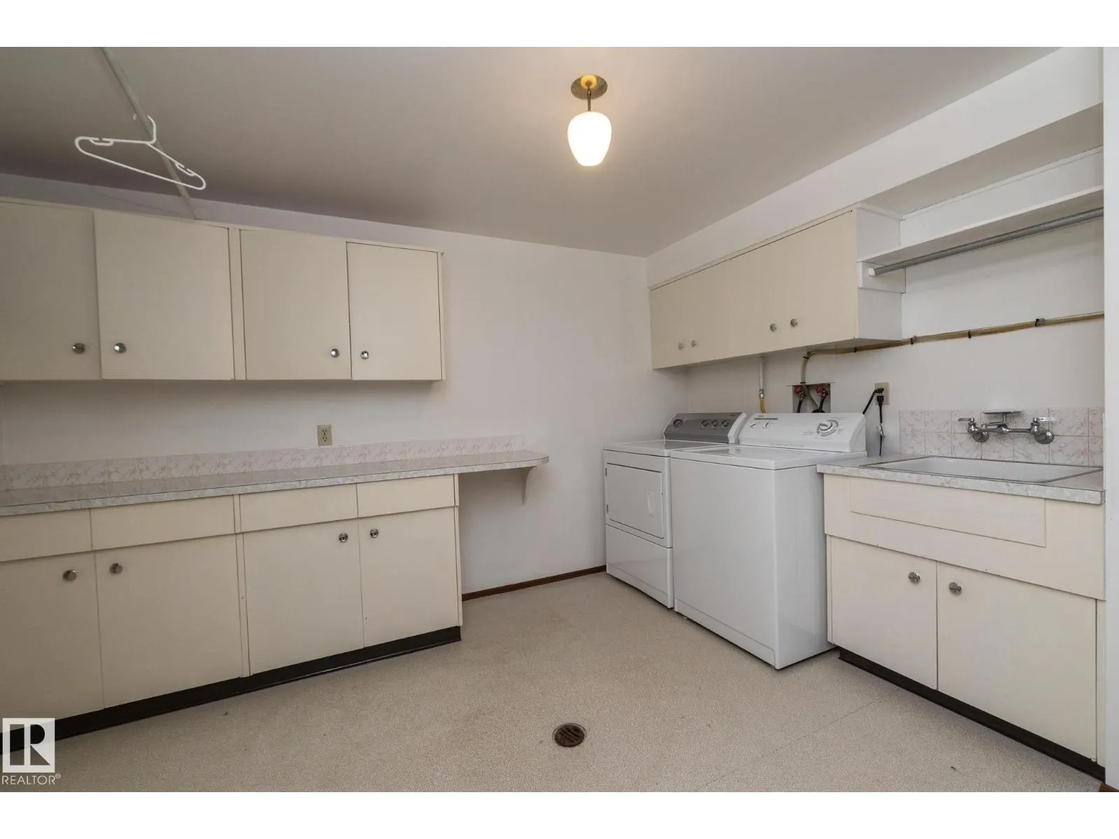 11322 52 ST NW