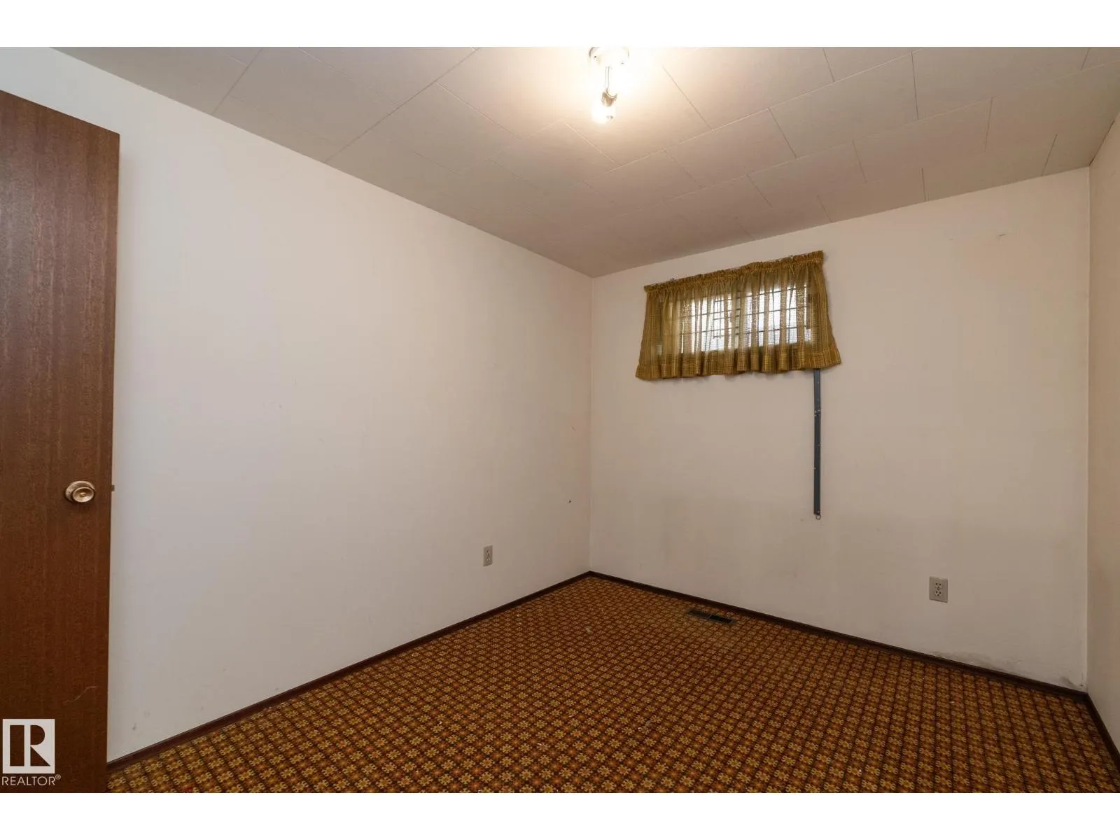 11322 52 ST NW