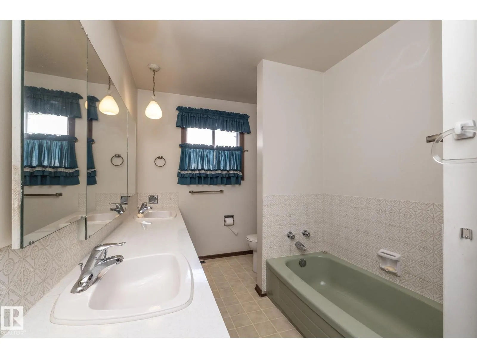 11322 52 ST NW