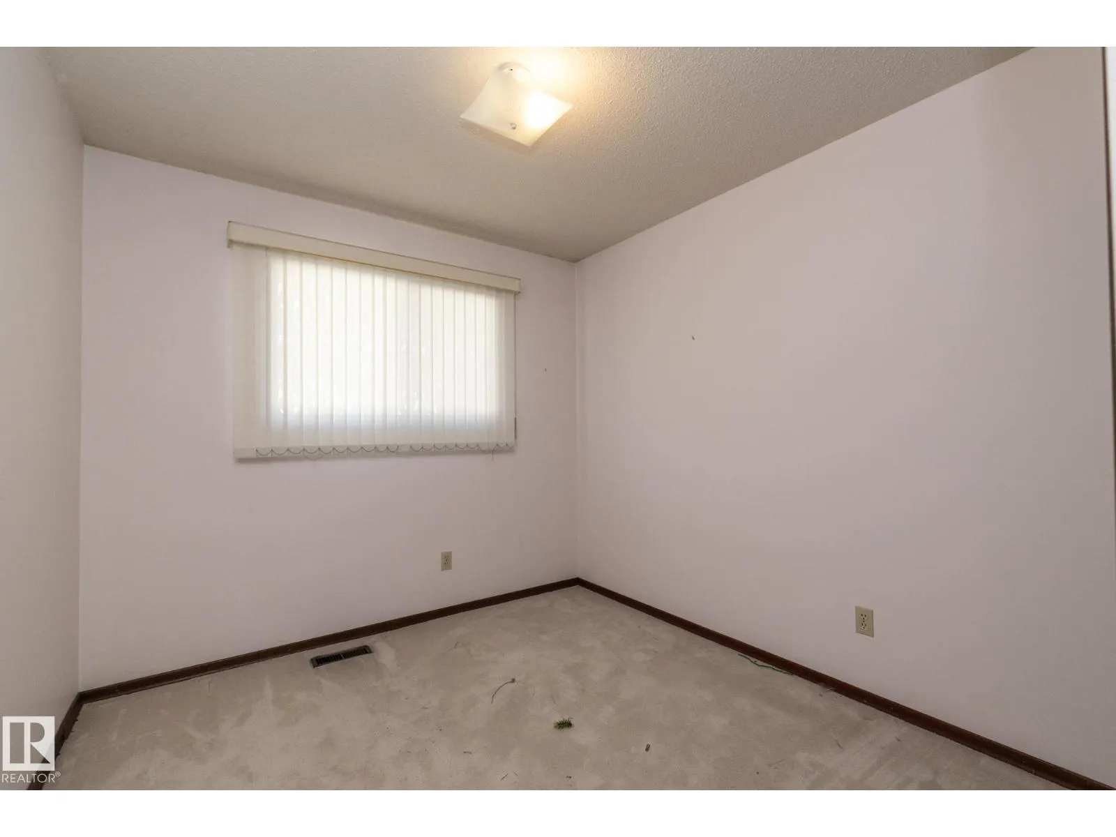 11322 52 ST NW
