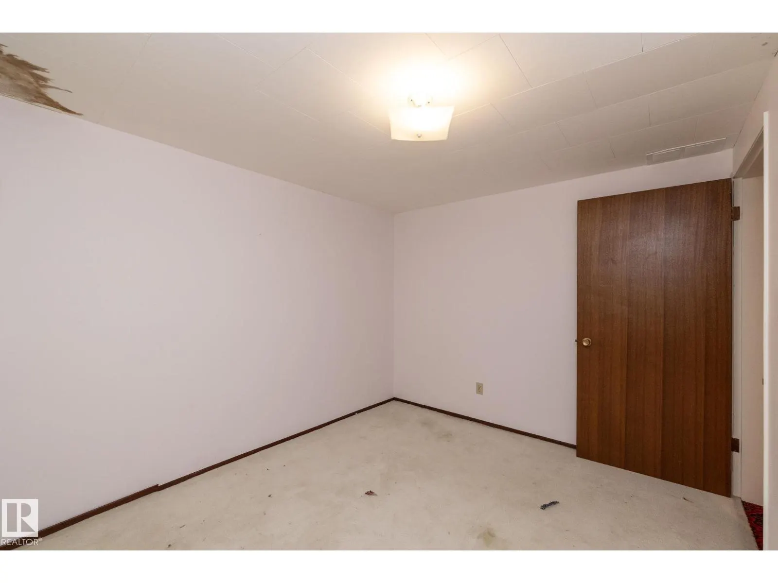 11322 52 ST NW