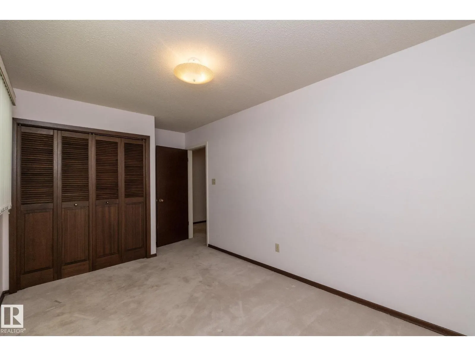 11322 52 ST NW