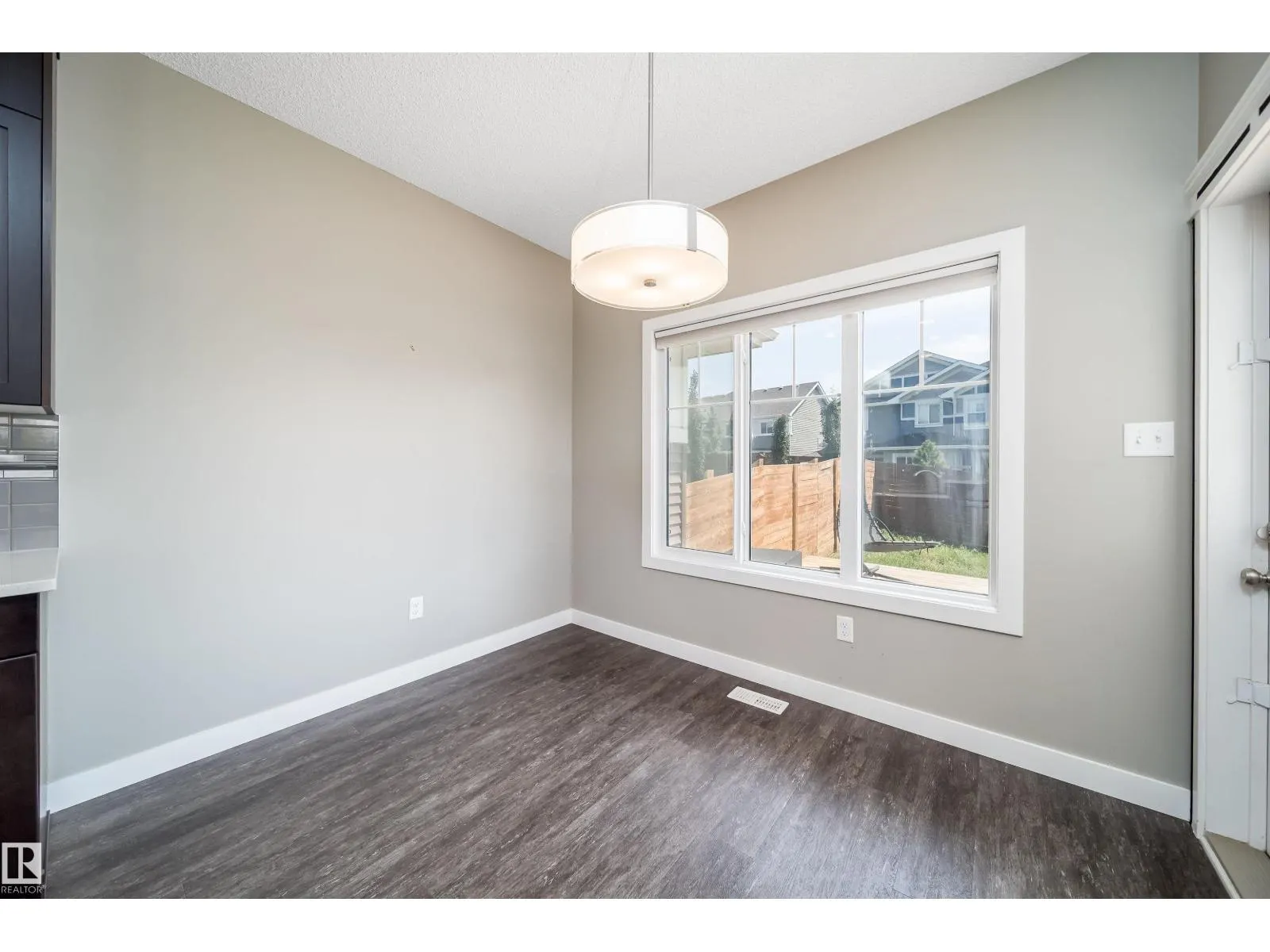114 James CR
