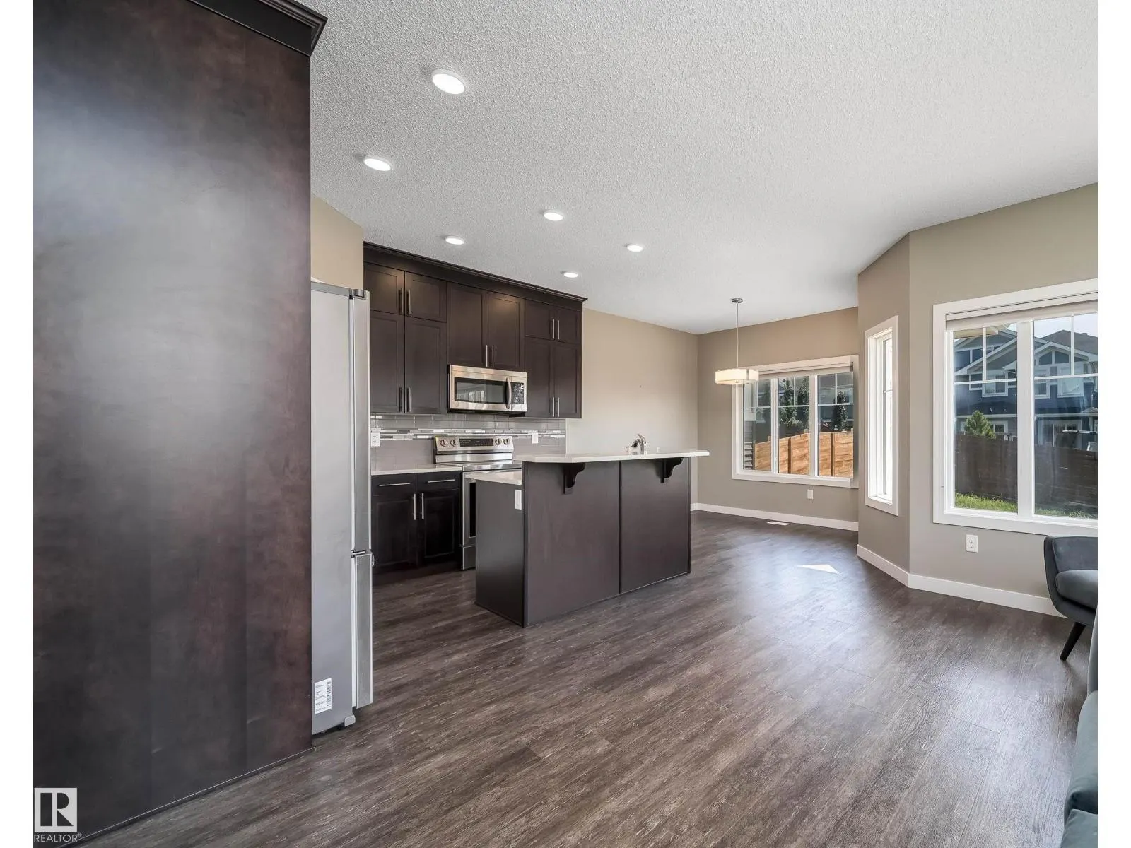 114 James CR
