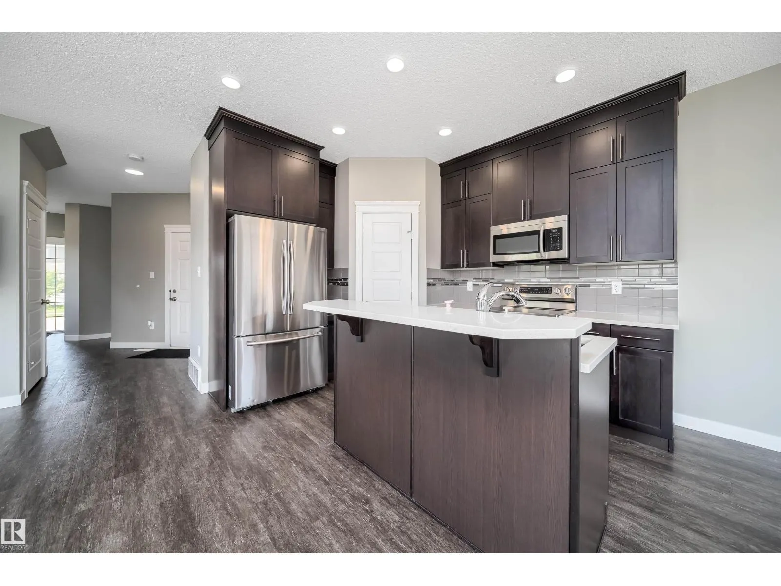 114 James CR