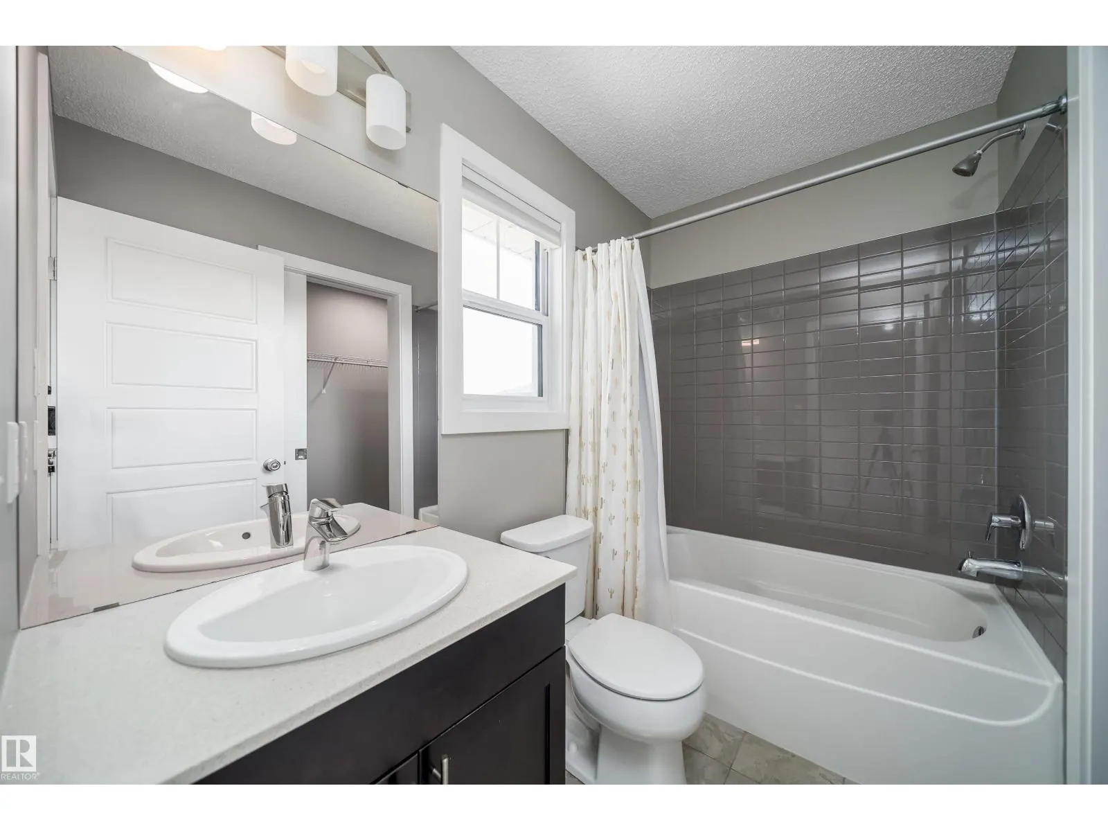114 James CR