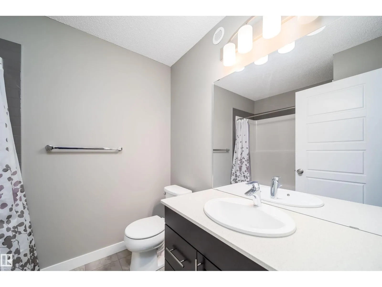 114 James CR