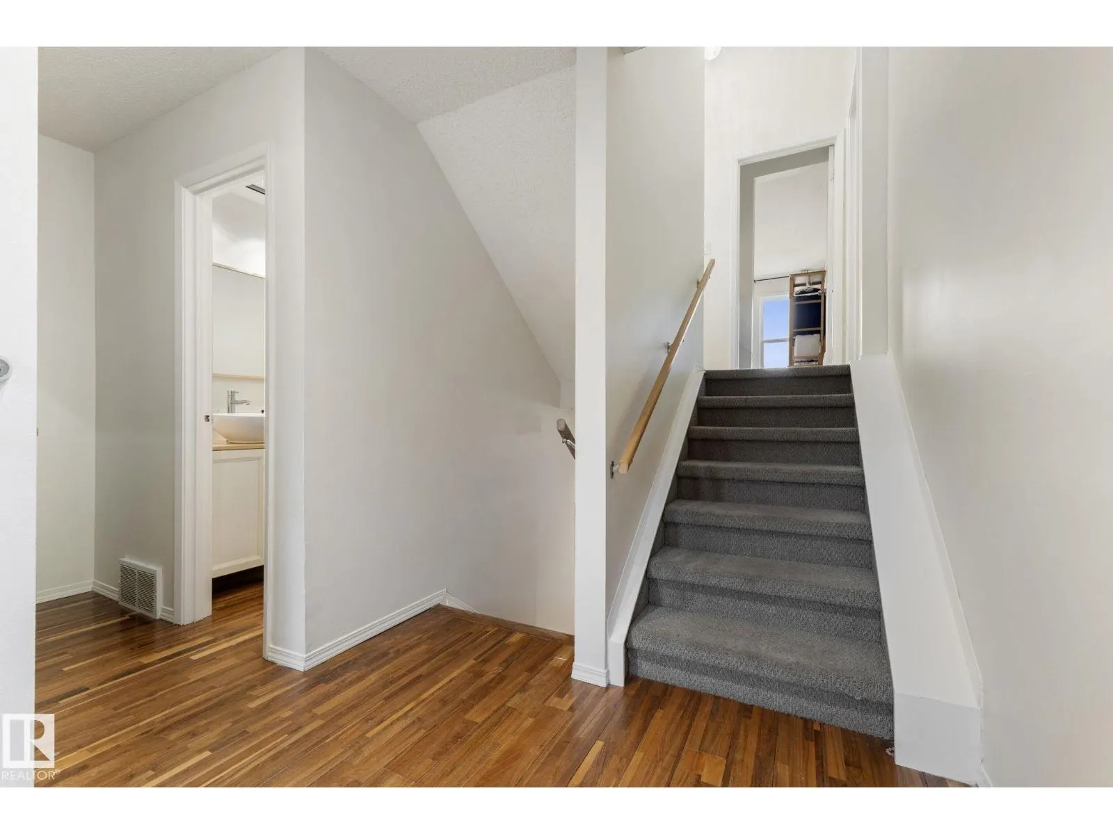 10 GRANDVIEW RG