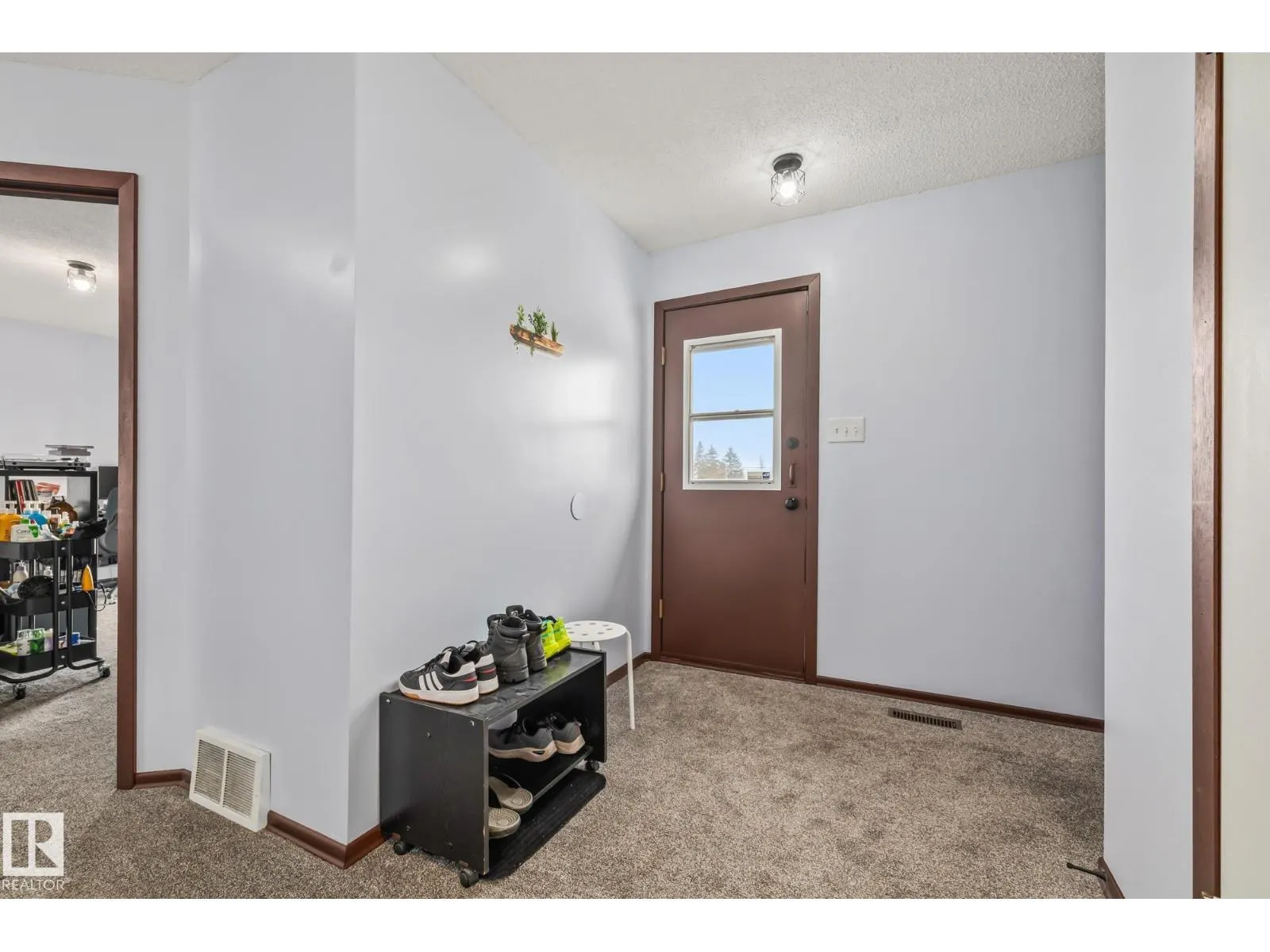 8812 135 AV NW