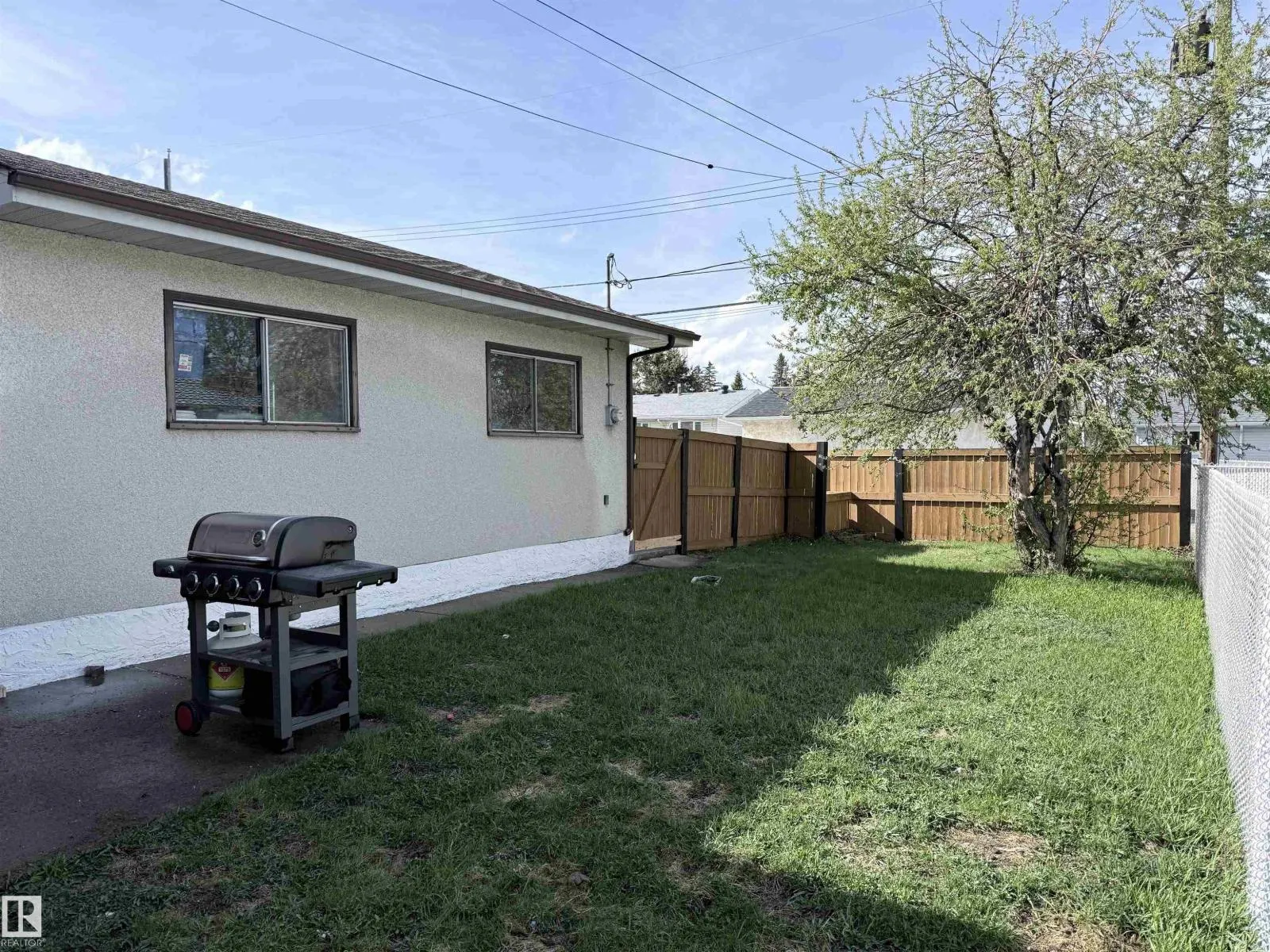 8812 135 AV NW