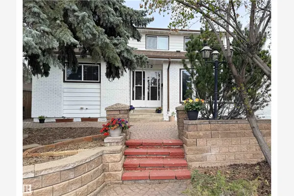 8812 135 AV NW