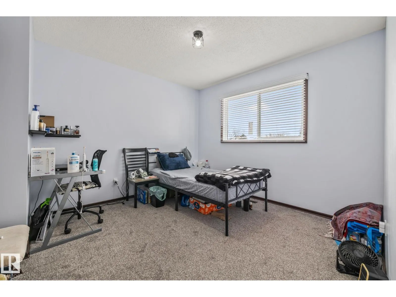 8812 135 AV NW