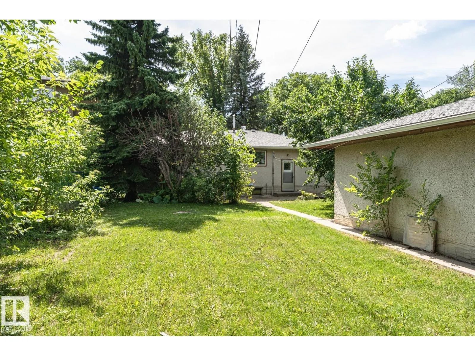 10726 70 AV NW