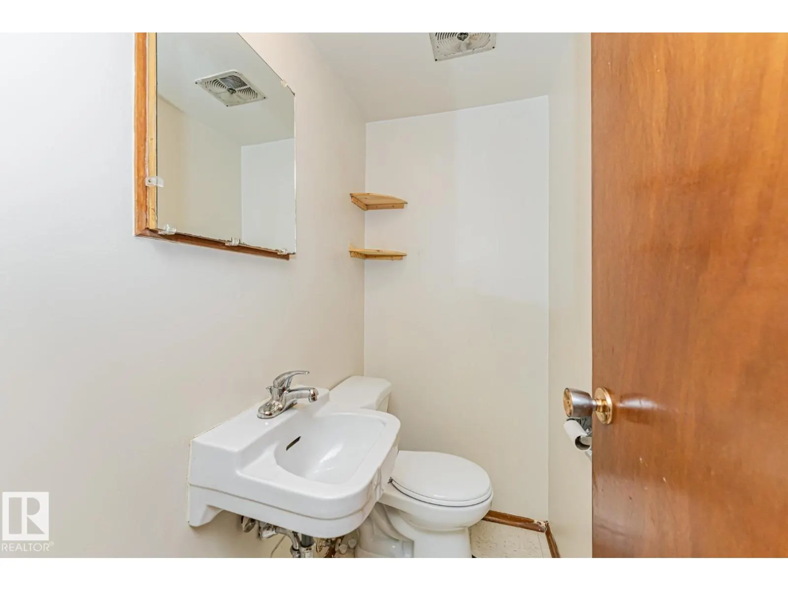 10726 70 AV NW