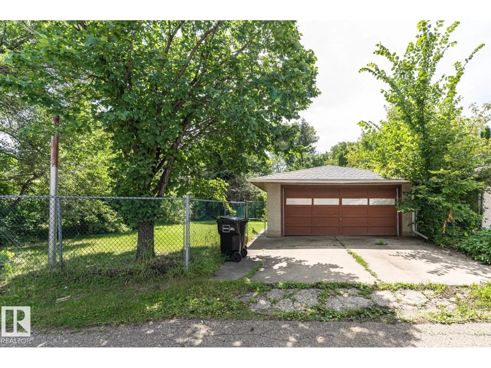 10726 70 AV NW