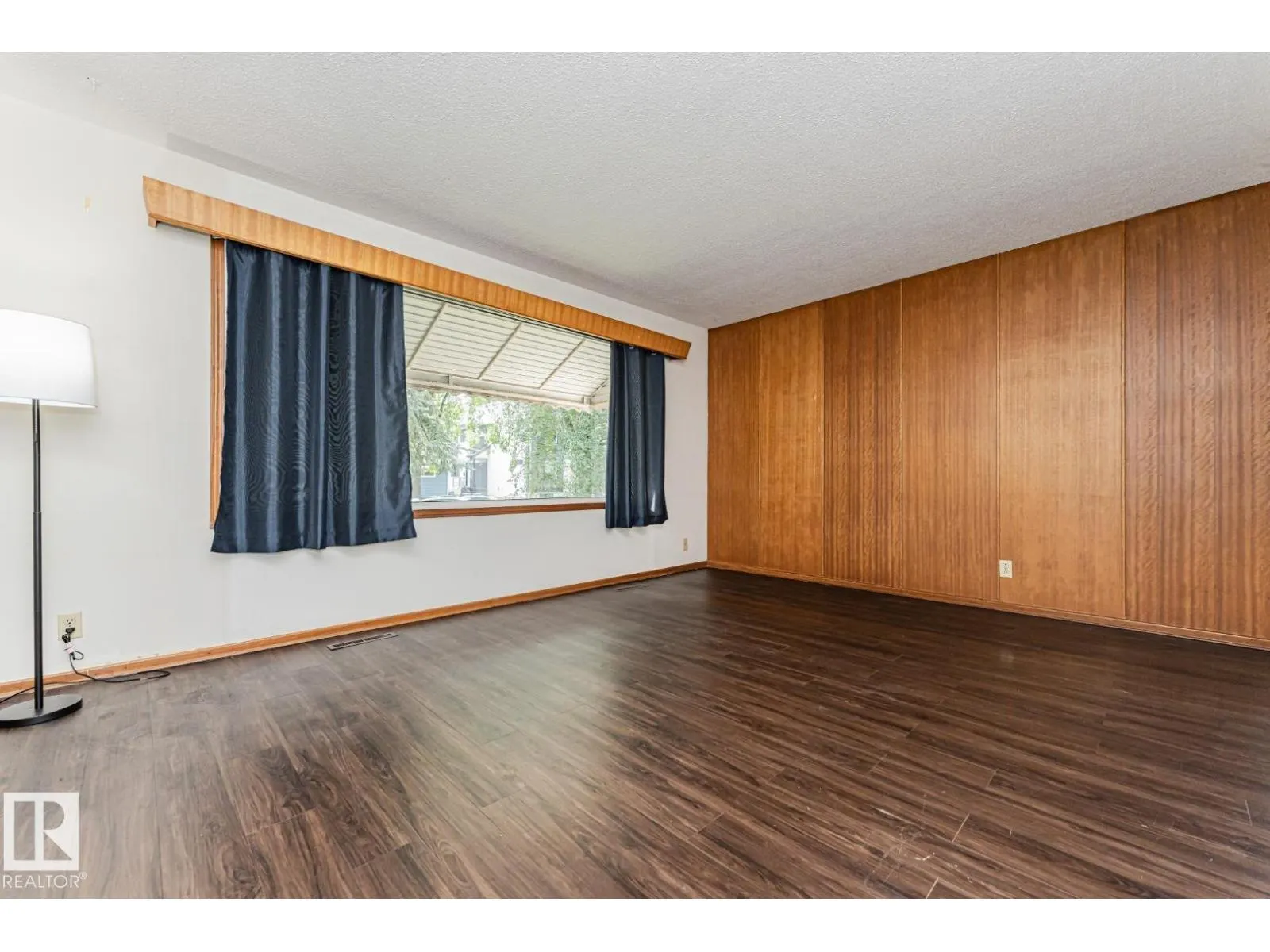 10726 70 AV NW