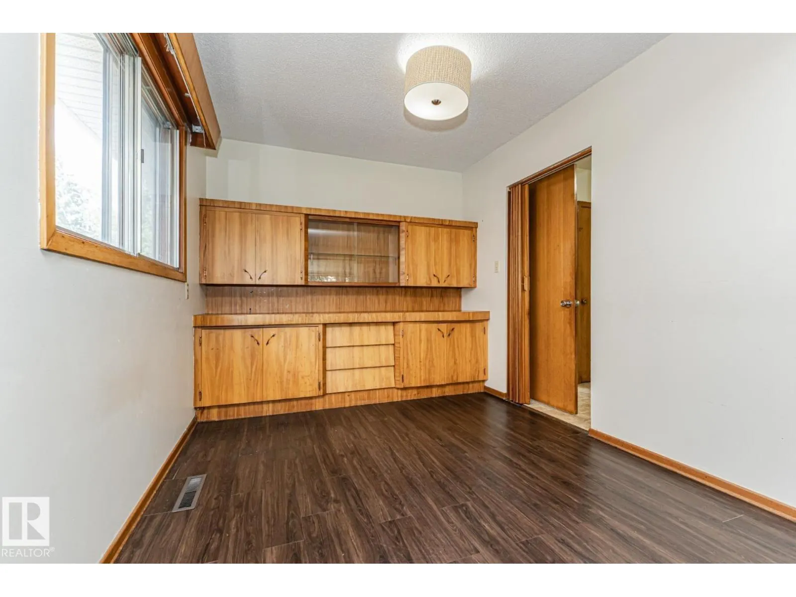 10726 70 AV NW