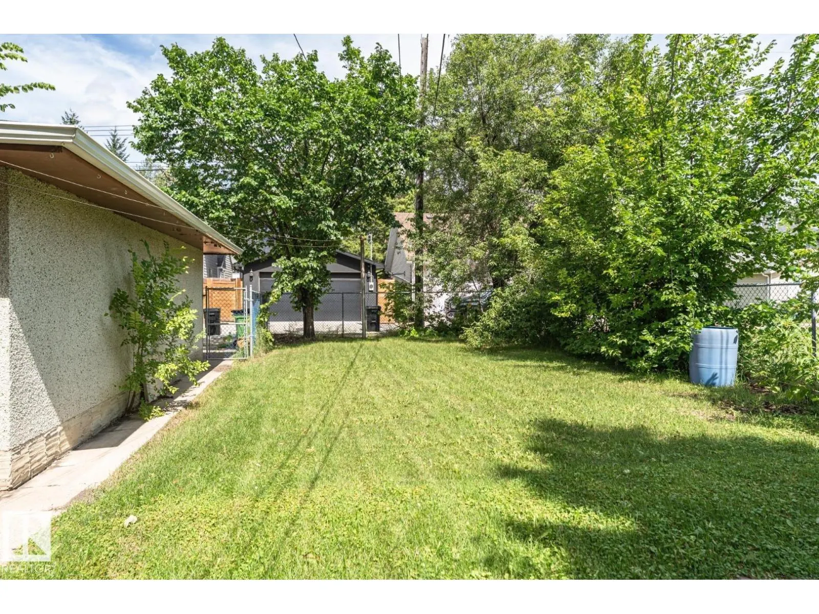 10726 70 AV NW